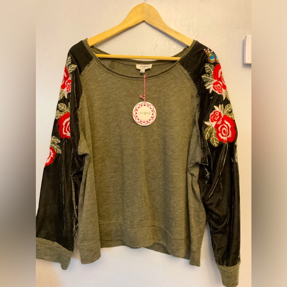 Umgee embroidered velour shirt size Lg.